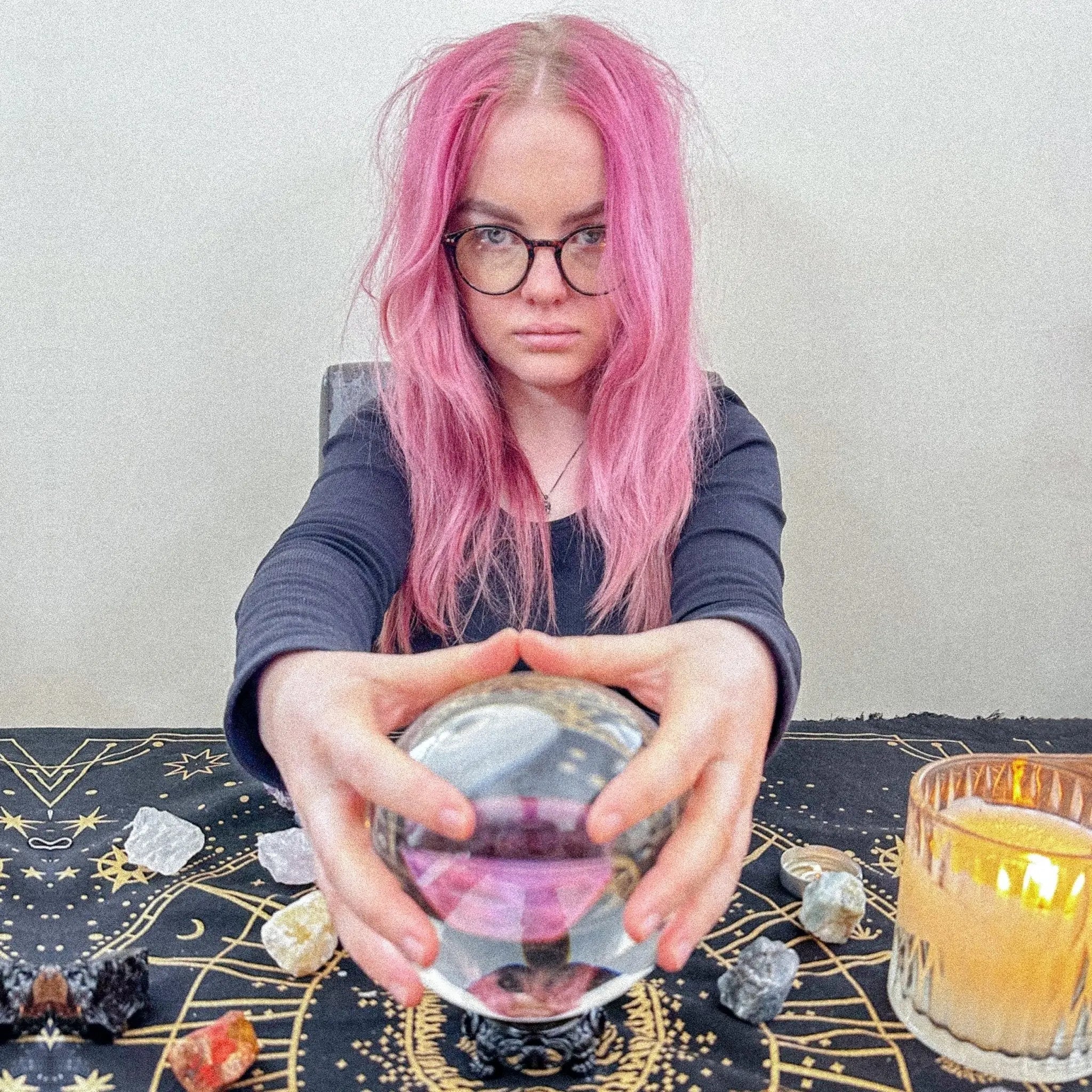 crystal ball & tarot reading thumbnail-image-1